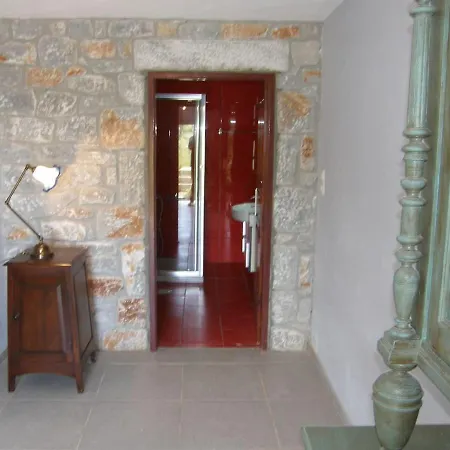 Theano House Mani بيت للعطل *